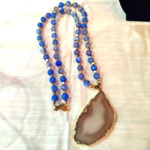 Whitley V Handmade Beaded Necklace With Agate Slice Pendant
